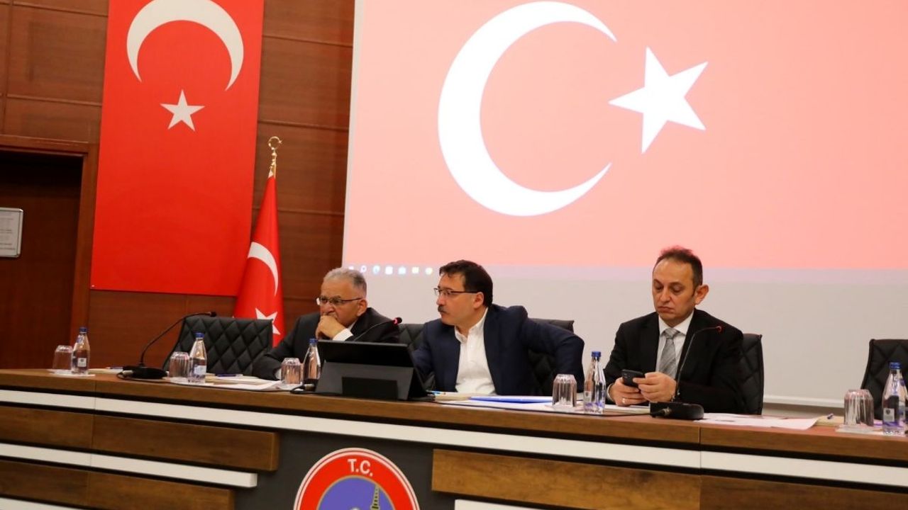Kayseri Valiliği’nde bir garip toplantı! Bakın ne konuştular