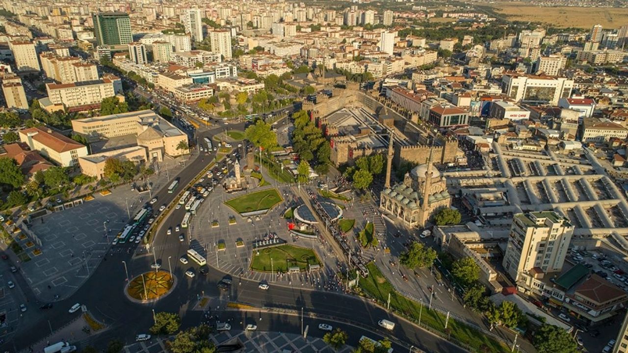 Kayseri’de belediye başkanından özel davet: Her mevsim güzellikler sunuyor!
