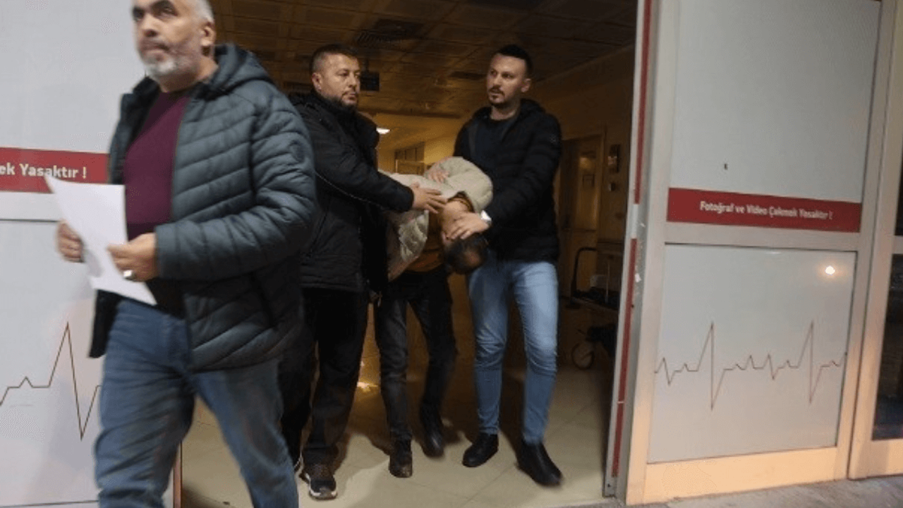 Böyle hırsızlık görülmedi! Önce parasını çaldı, sonra çiçek yolladı!