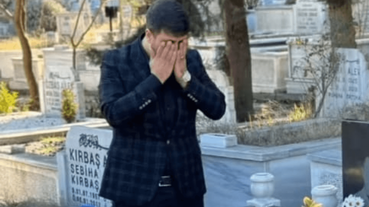 Kayserili ünlü şarkıcı, o sanatçının mezarı başında Kuran okudu!