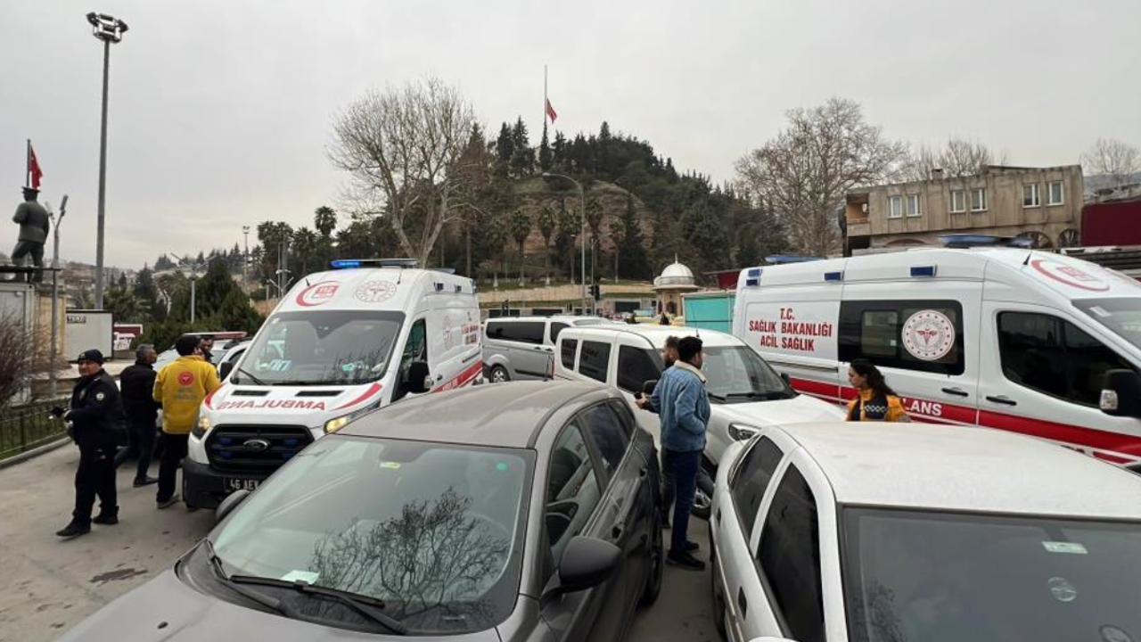 Telefon kılıfını beğenmeyen adam pompalı tüfekle dükkanı taradı!