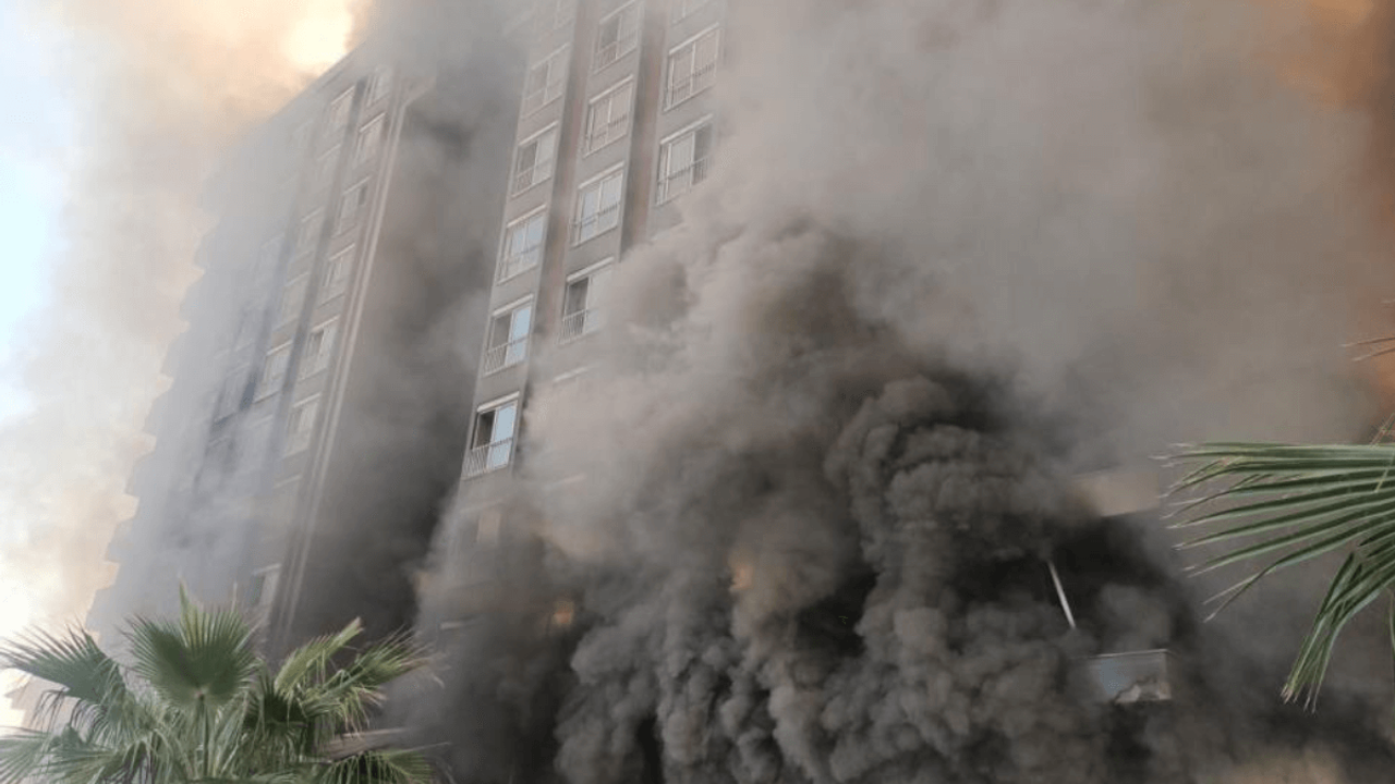 Antalya'da otelde korkunç yangın: İşçiler mahsur kaldı!