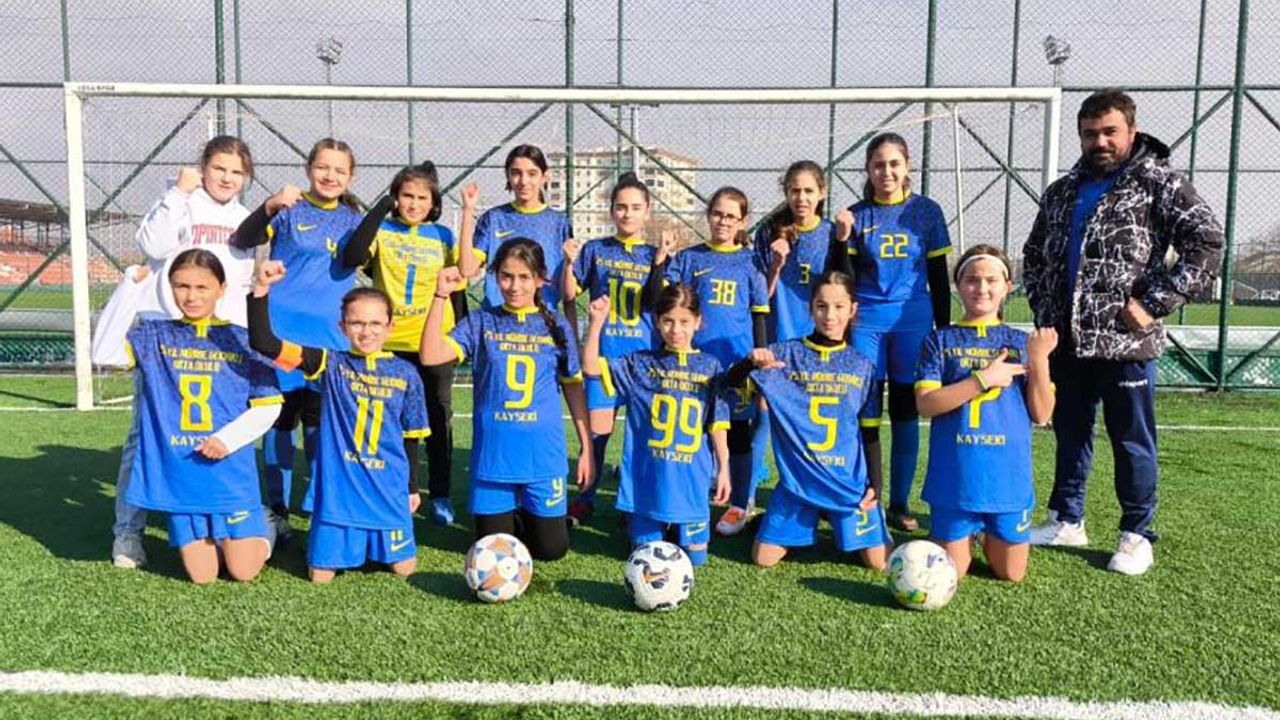 Kayseri'de 75. Yıl Mühime Germirli Orta Okulu öğrencilerinin büyük başarısı