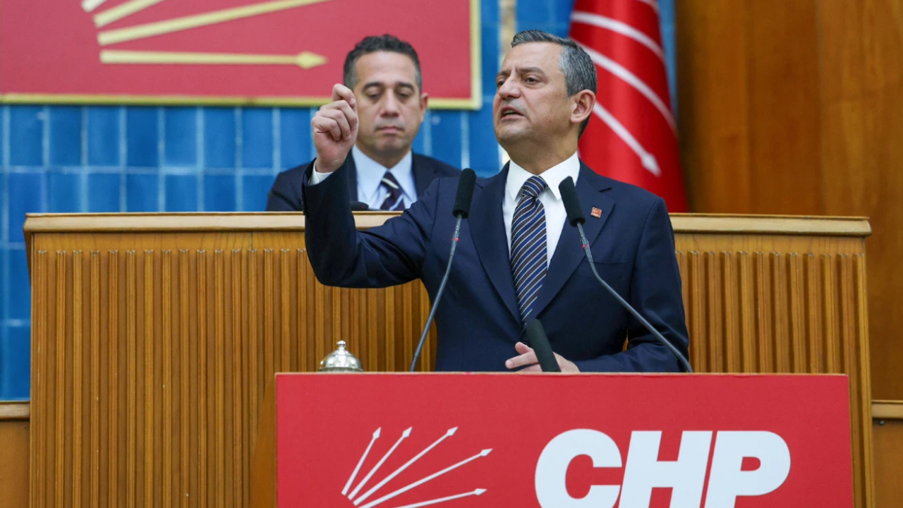 AKP’li eski bakan CHP’ye katıldı!