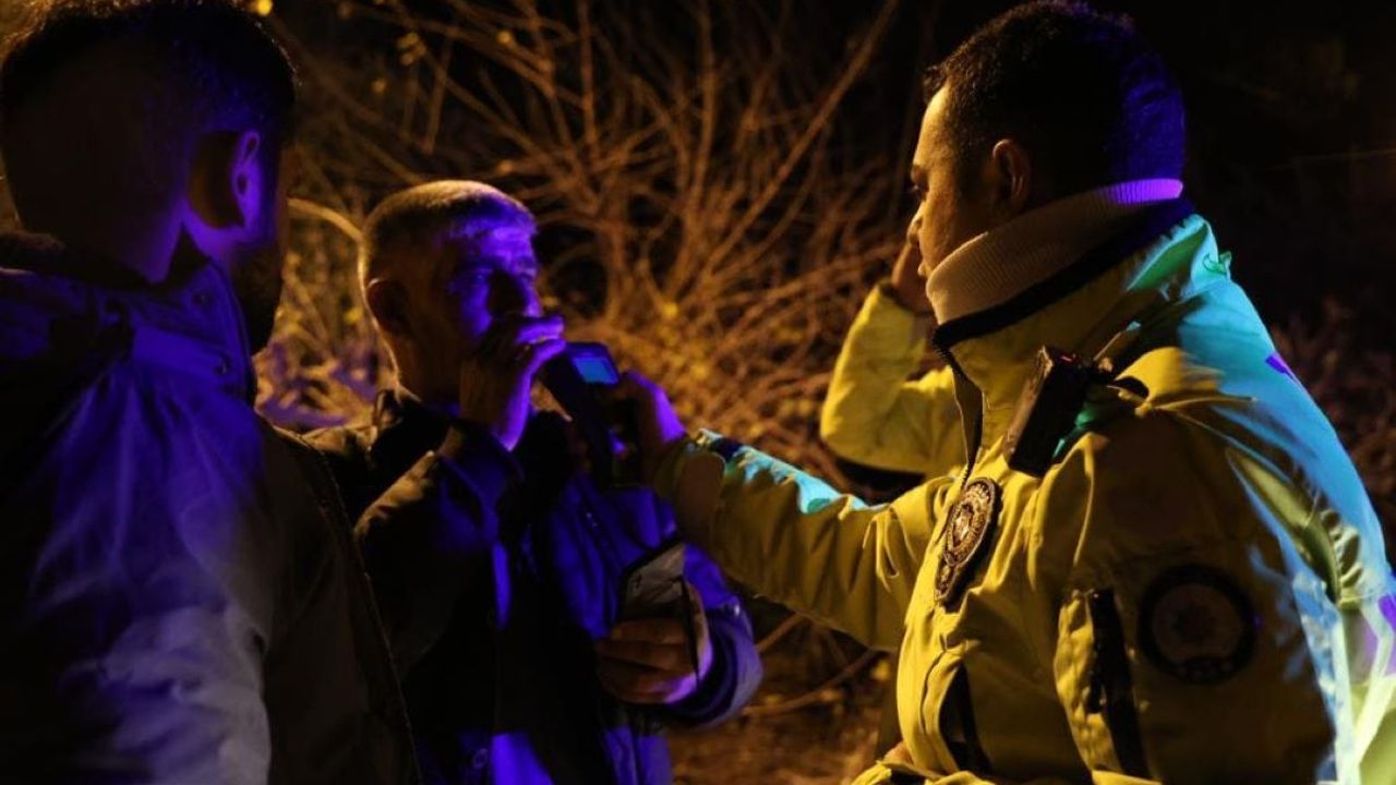 Polisten kaçan alkollü sürücü kaza yaptı: Savunması pes dedirtti!