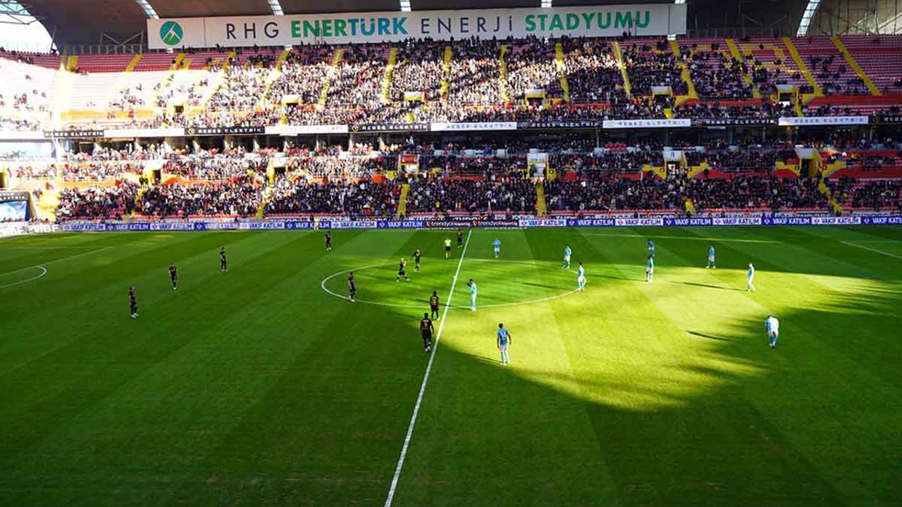 Kayserispor maçını tribünden takip ettiler!