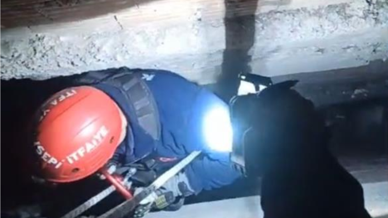 Kayseri itfaiyesi havalandırma boşluğunda hayat kurtardı!