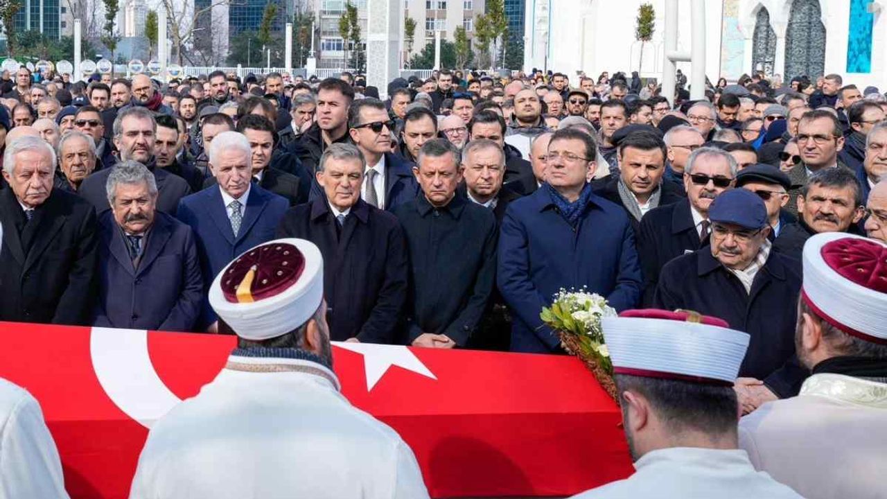 Abdullah Gül ve Özgür Özel eski devlet bakanı için bir araya geldi!