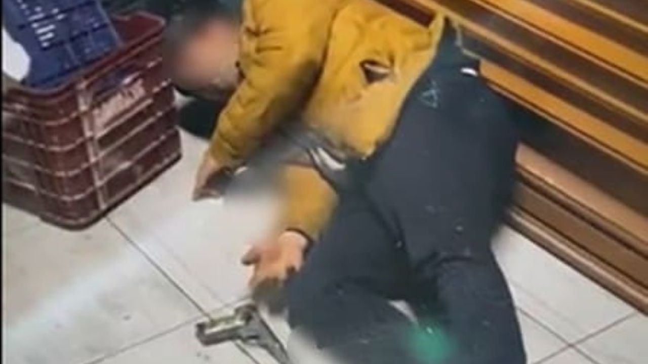 Arkadaşlarıyla şakalaşırken tabancayı boynuna dayayıp kendini vurdu!