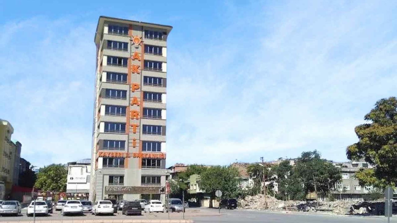 AK Parti Kayseri İl Başkanlığı’nın hesabı askıya alındı!