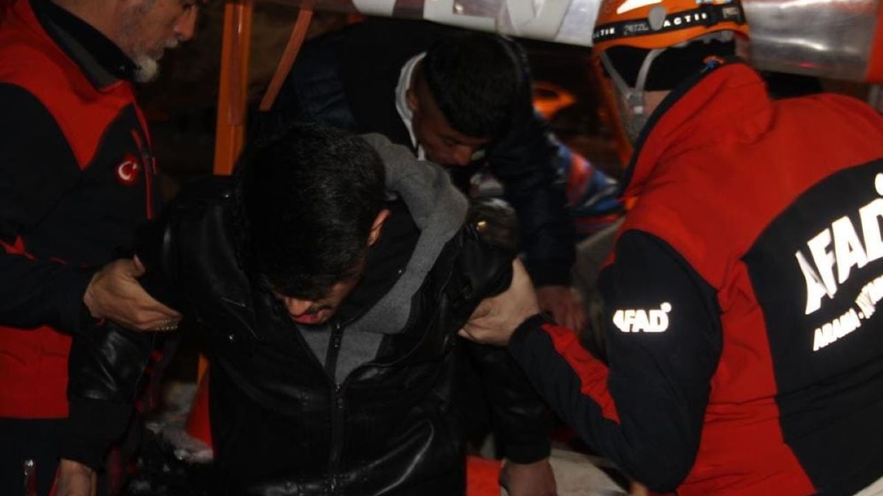 Ali Dağı’nda mahsur kalan 4 genç, donmak üzereyken kurtarıldı!