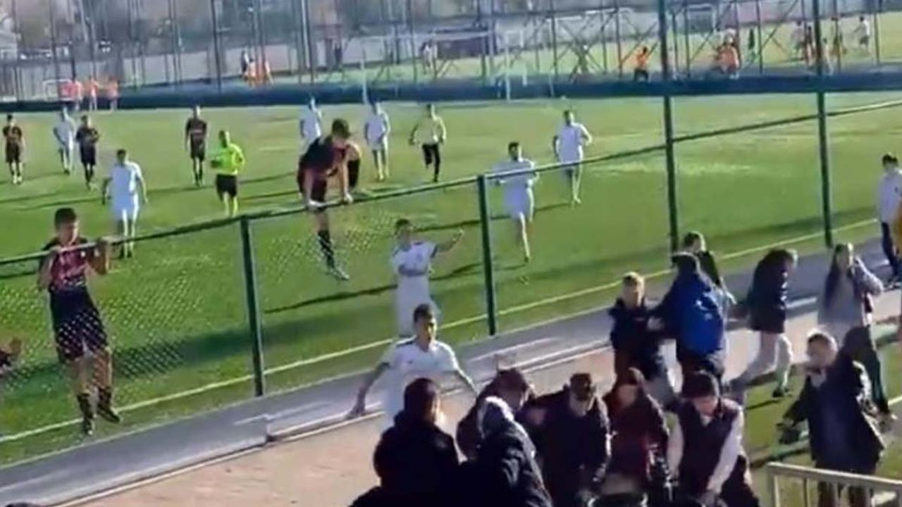 Kayseri'de U15 ligi maçında ortalık savaş alanına döndü! Tekme ve yumruklar havada uçuştu