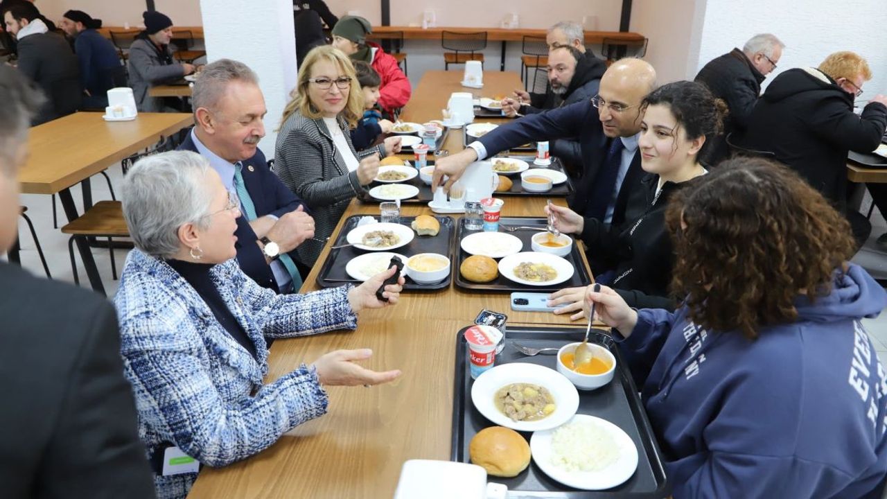 Ankara’ya otobüsle giden Kayserili vekil, bu kez de kent lokantasında!