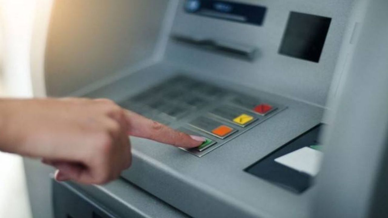 ATM’lerde yeni dönem: Bunu yapmayanlar para çekemeyecek!