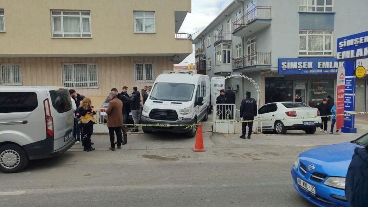 Cinnet geçiren anne çocuklarının bileklerini kesti: 2 ölü 1 ağır yaralı!
