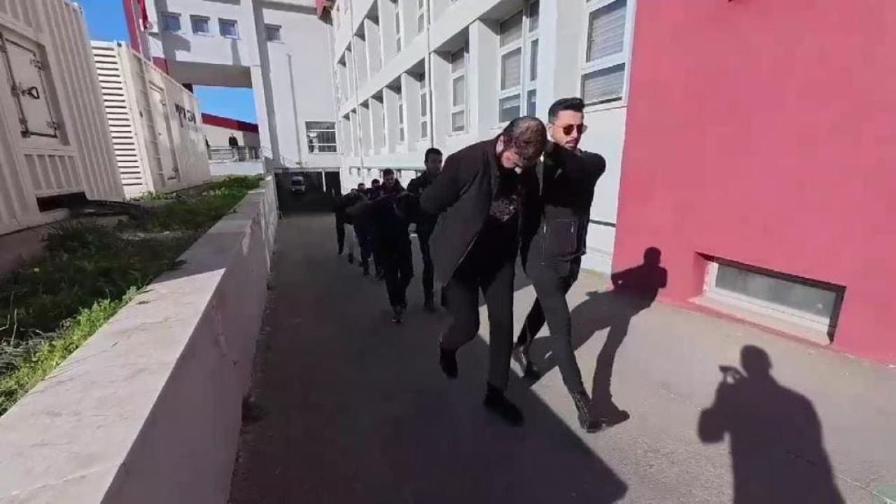 Polis 2 ay boyunca takip etti: Günlük 2 milyon TL’lik vurgun yapan çete çökertildi!
