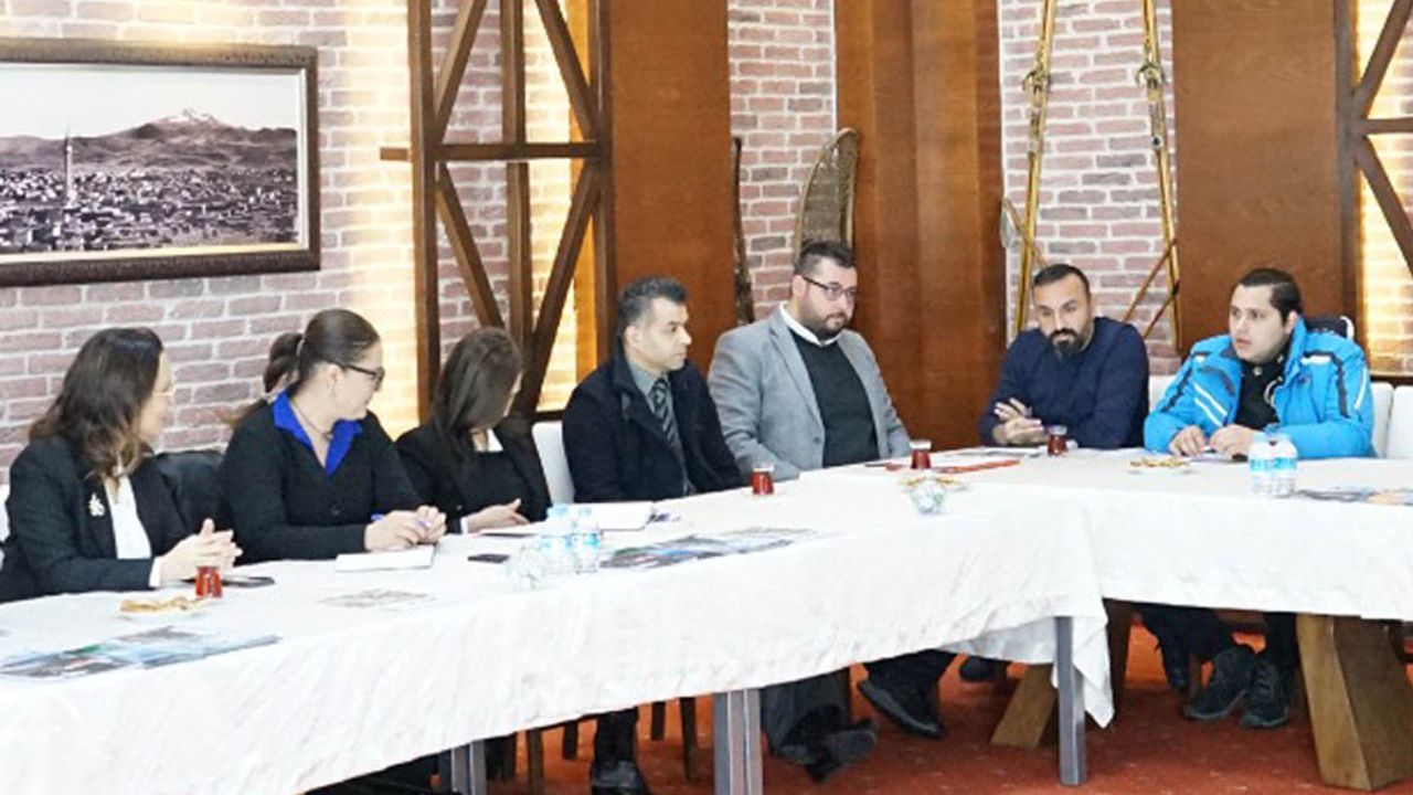 Kayseri Kent Konseyi Erciyes'in zirvesinde! Kayak Merkezine övgü dolu sözler
