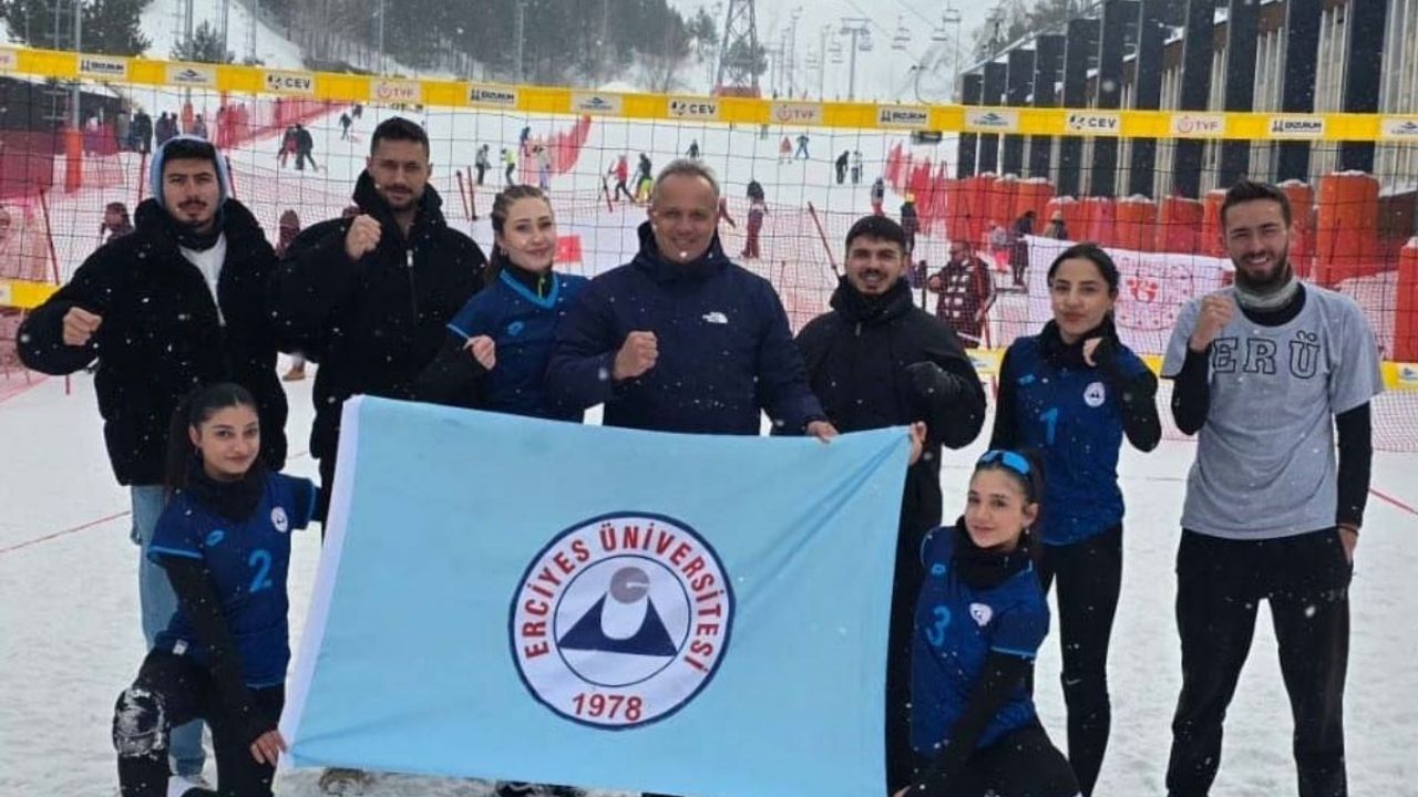 Kar Voleybolu’nda büyük zafer! Şampiyon Erciyes Üniversitesi