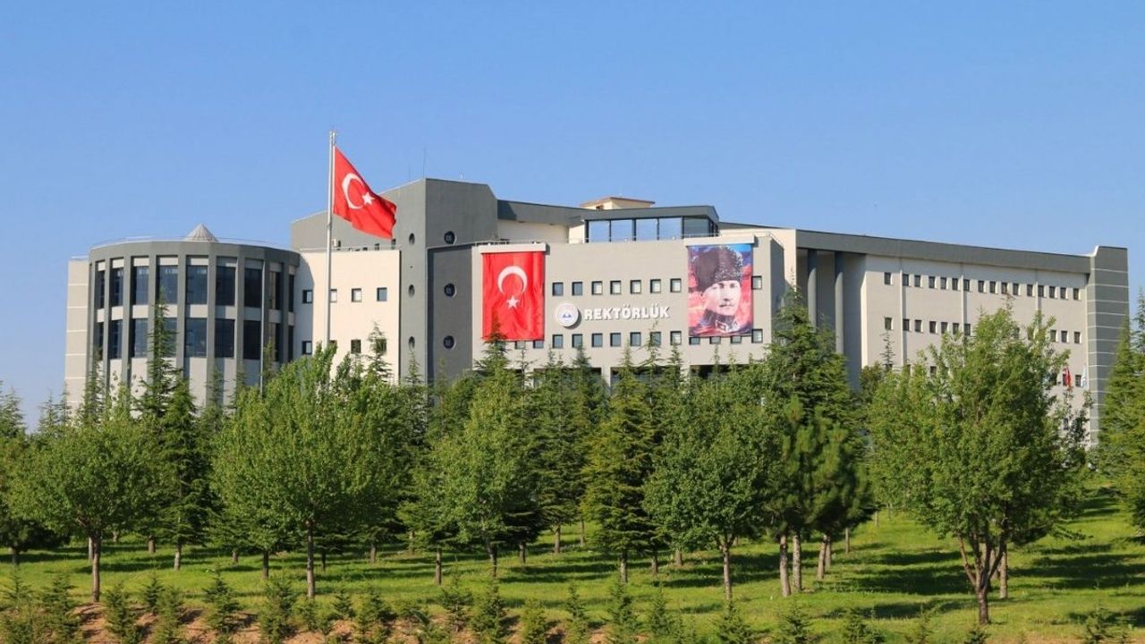 Erciyes Üniversitesi’nde görev yapan sağlık memuru hayatını kaybetti!
