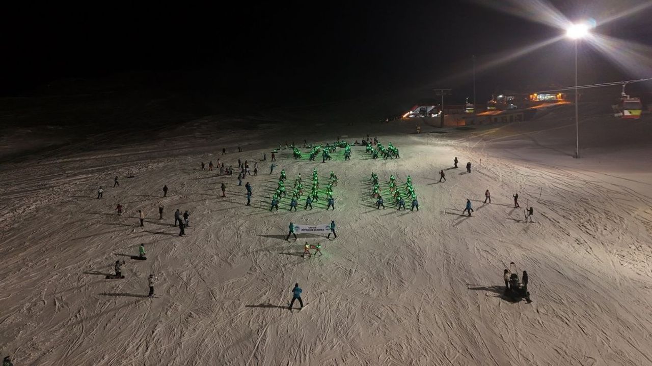 Erciyes’te gece ile gündüz birbirine karıştı! Zirvede unutulmaz anlar