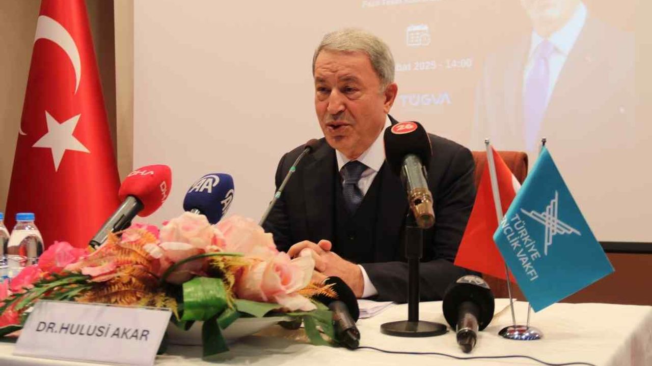 Hulusi Akar: Dijital tehditlere dikkat çekti