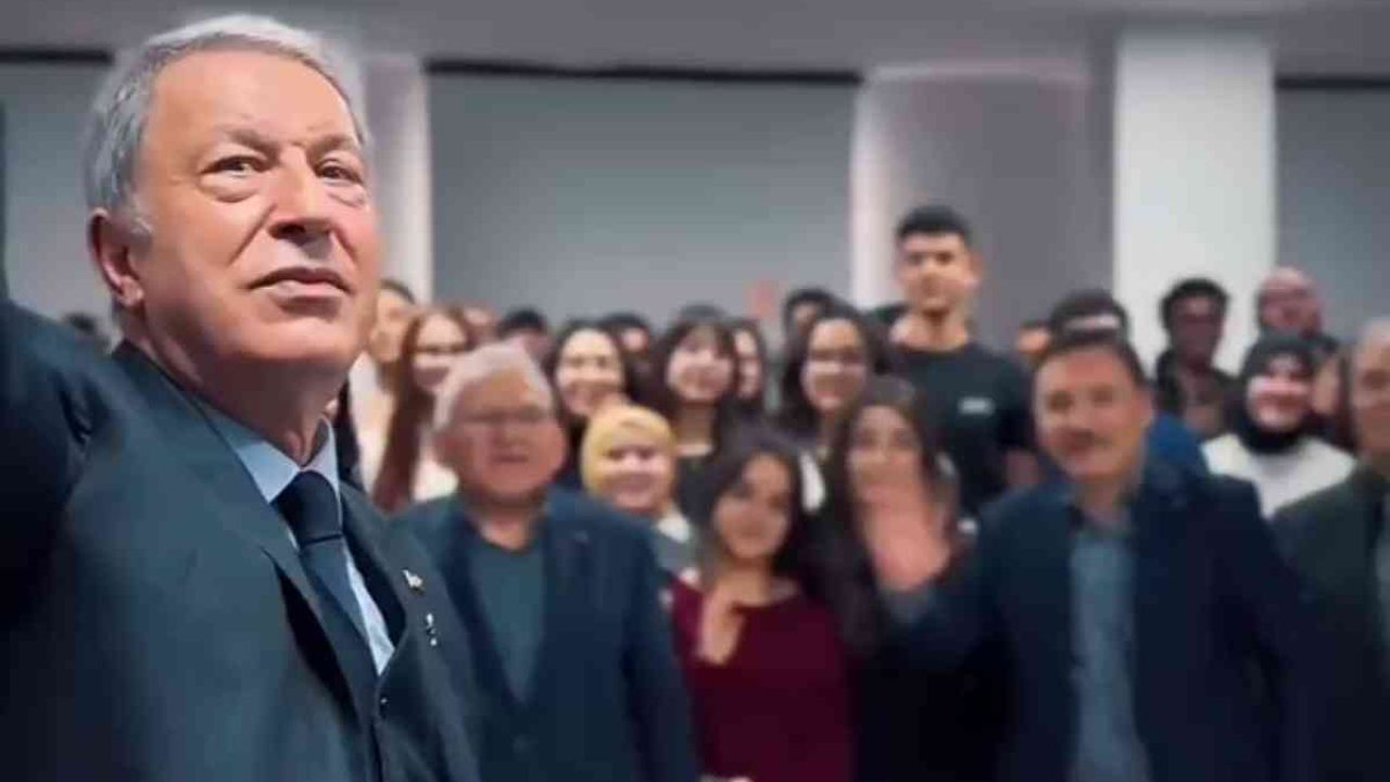 Hulusi Akar, Kayseri’de gençlerle bir araya geldi. Sözleriyle dikkatleri üzerine çekti!