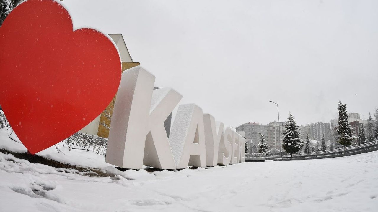 Kayseri kara teslim oldu: Gözler Valiliğe çevrildi!