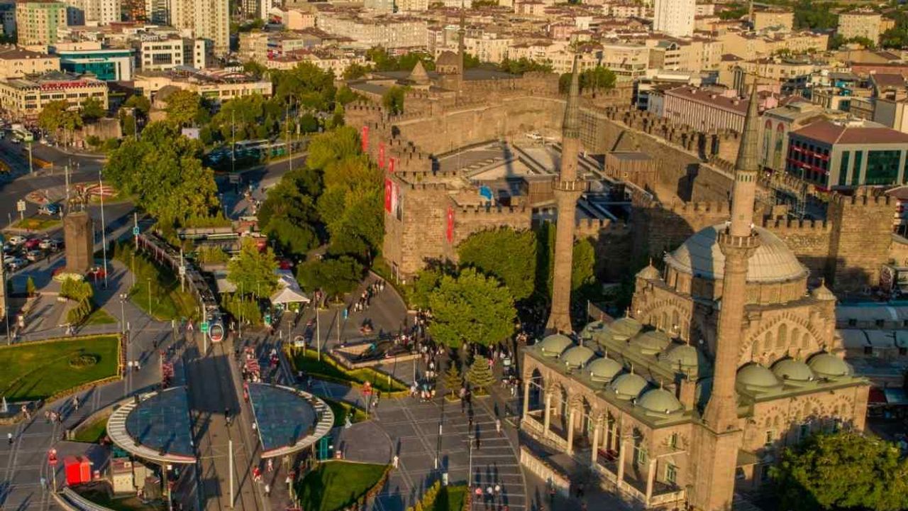 Kayseri İftar Vakti 2025 – Sahur ve İftar Saatleri (Güncel Kayseri İmsakiye)