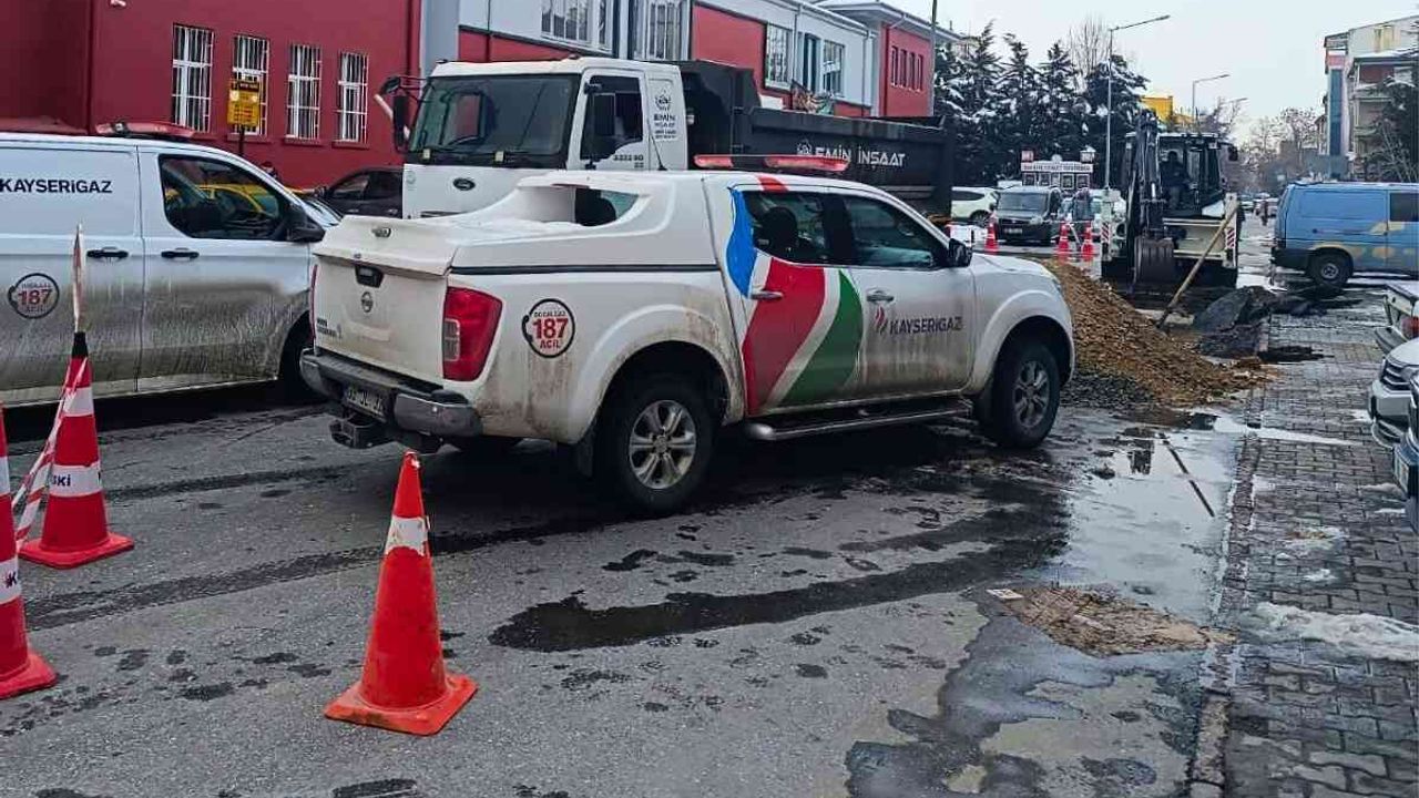 Sahabiye’de doğalgaz borusu patladı! Kayseri Gaz ekipleri teyakkuza geçti!