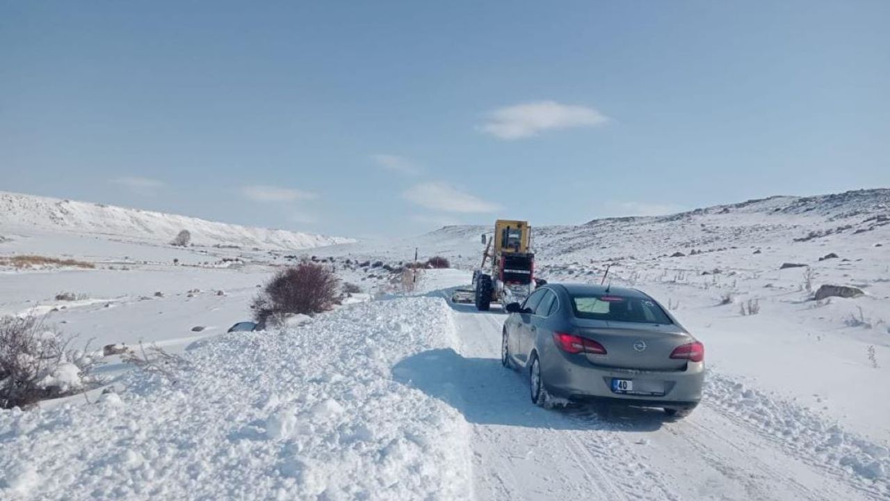 Kayseri’yi kara kış vurdu: Tam 107 yol ulaşıma kapandı!