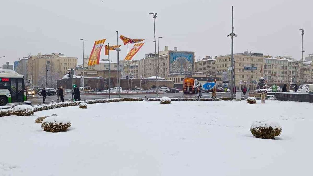 Kayseri’de kar yağışı geri dönüyor! Meteoroloji uyardı: Don ve çığ tehlikesi!