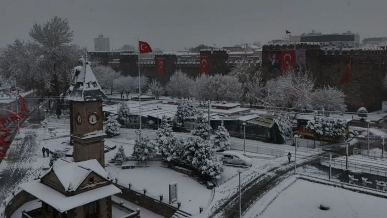 Kayseri’de ulaşıma kar engeli: Seferler iptal edildi!