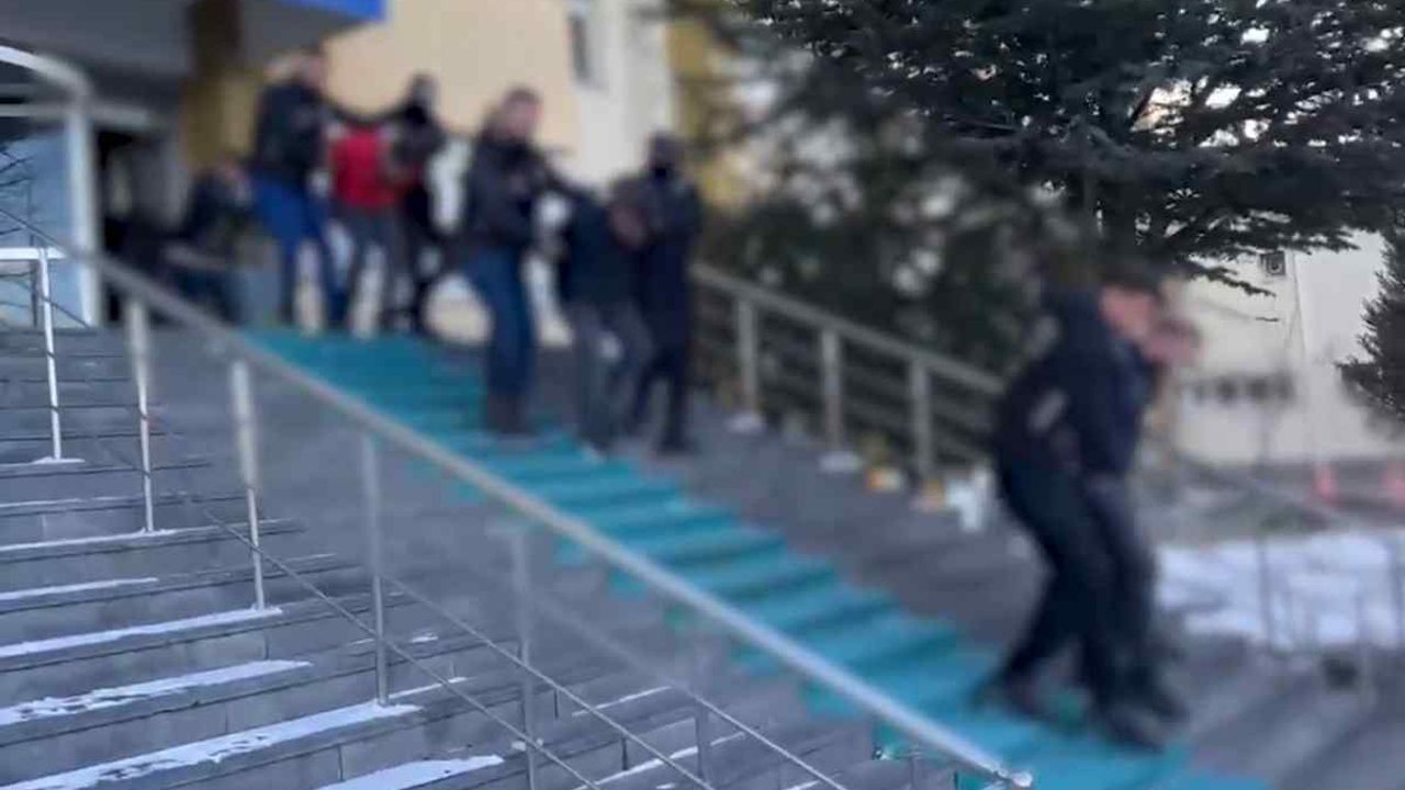 Kayseri’de 10 torbacı tutuklandı, yüzlerce hap ele geçirildi