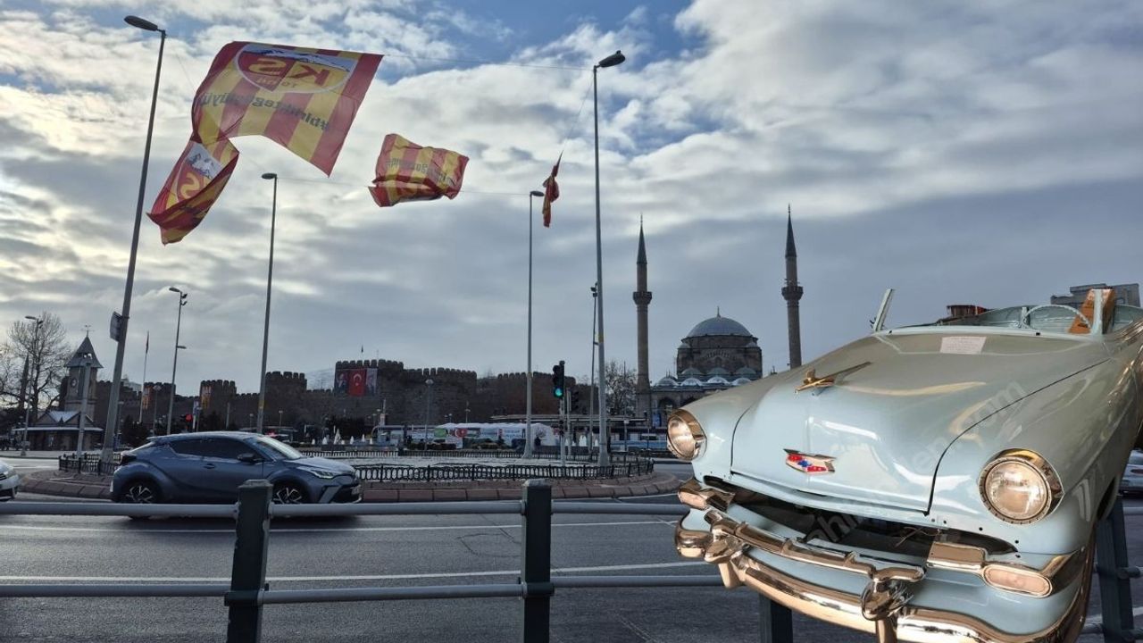 Kayseri’de 54 model klasik araba rekor fiyata satılıyor!