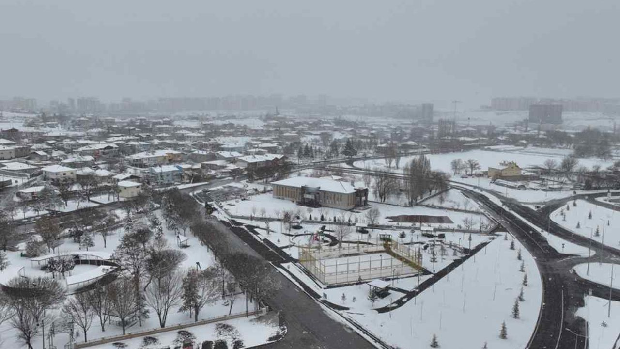 Kayseri’de kar etkisini artırdı! Belediye ekipleri harekete geçti!