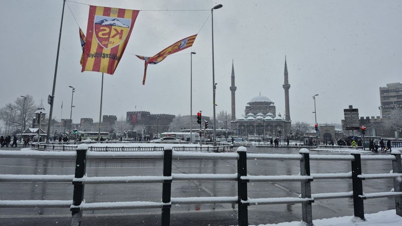 Kayseri'de kış kapıya dayandı! Kar yağışı ne kadar sürecek?