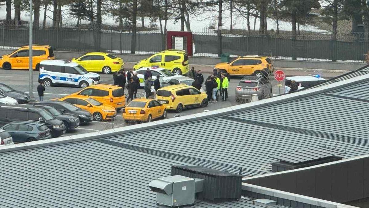 Kayseri’de taksi krizi: Sarı taksiciler Martı TAG sürücüsünü rehine aldı!