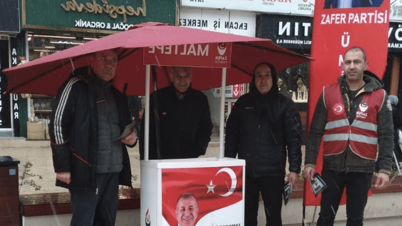 Bröşür dağıtan Zafer Partililer gözaltına alındı! Ümit Özdağ sessizliğini bozdu!