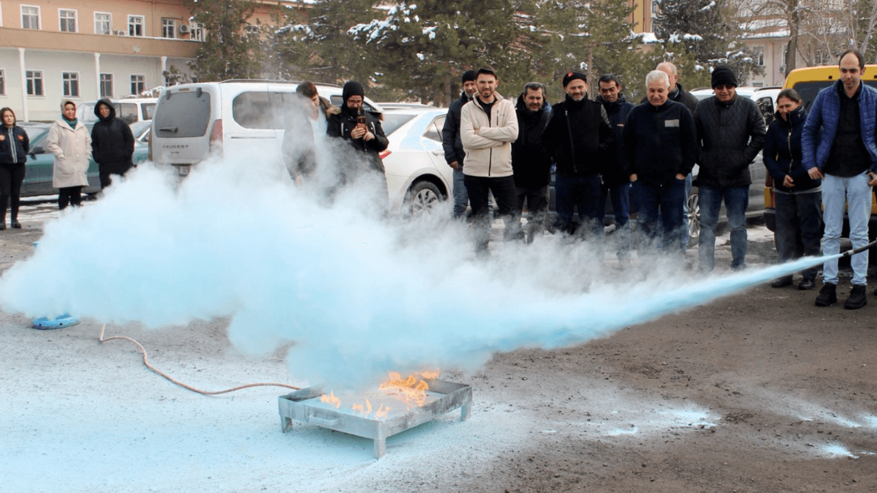 Kayseri Devlet Hastanesi’nde yangın mücadele eğitimi verildi!