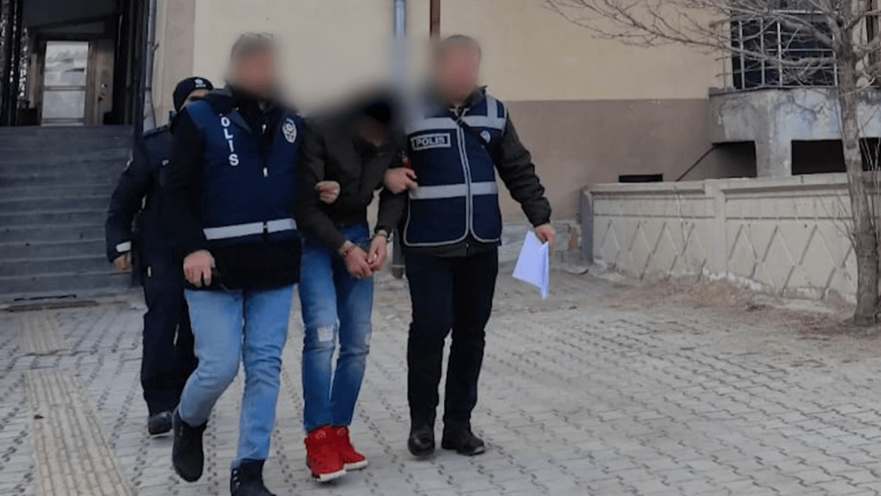 Kayseri’de istismar suçundan aranan cezaevi firarisinin saklandığı adrese baskın!
