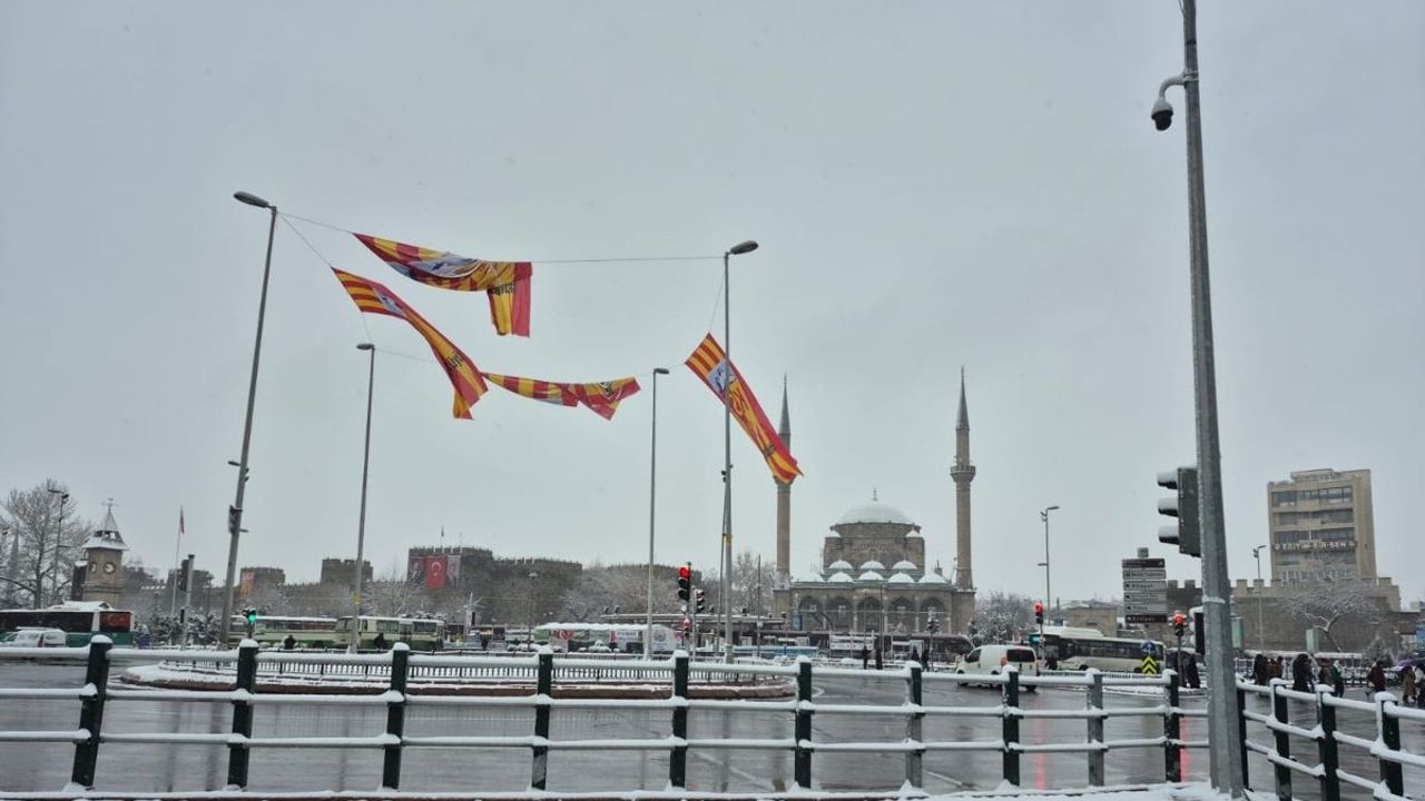 Meteoroloji'den Kayseri'ye art arda uyarı! Kar yağışı geri geliyor