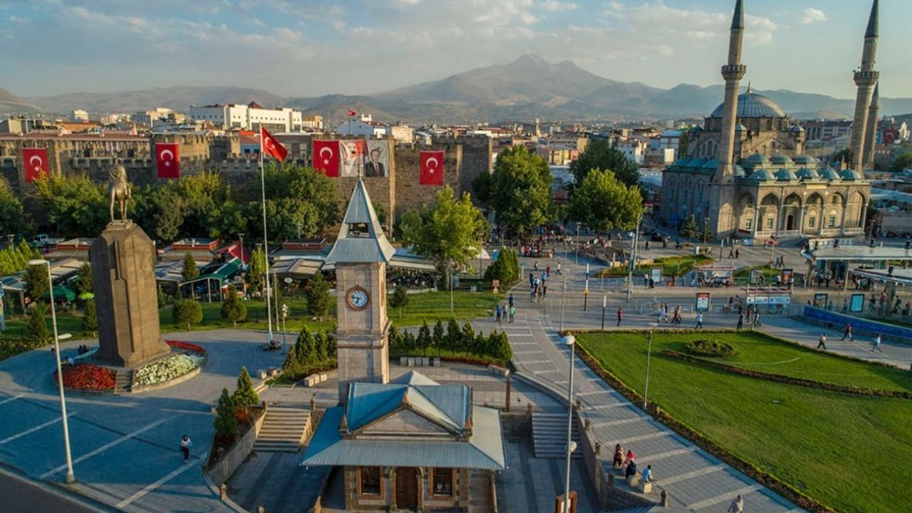 O partinin lideri Kayseri’ye geliyor!