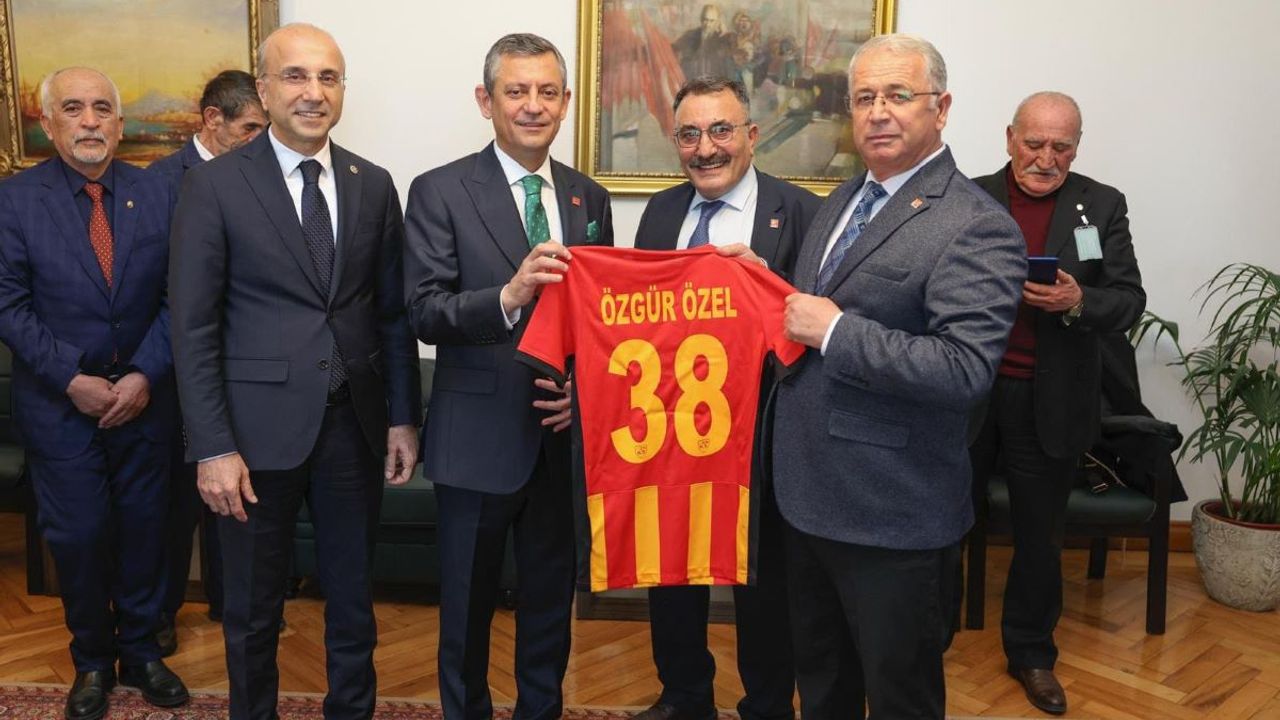 CHP Lideri Özgür Özel’den Kayserispor’a mesaj var!