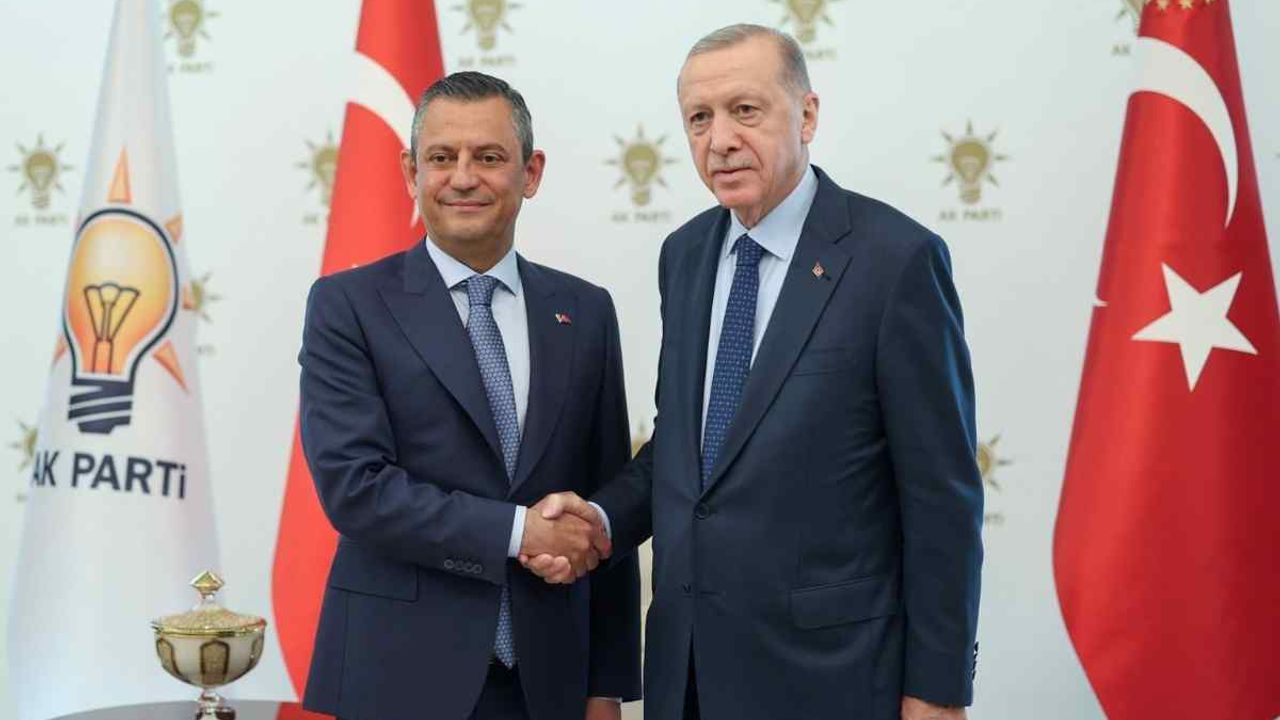 Erdoğan'dan Özgür Özel'e sert eleştiri: Kendi cehaletini ifşa ediyor