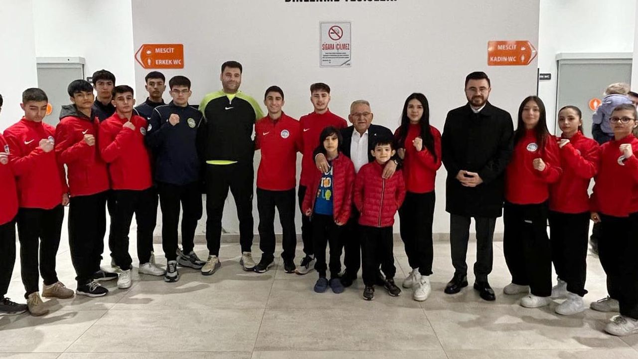 Başkan Büyükkılıç, 'Altın' sporcuları tebrik etti