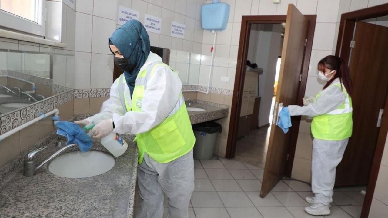 Talas’ta okullar pırıl pırıl! Belediye temizlik seferberliği başlattı