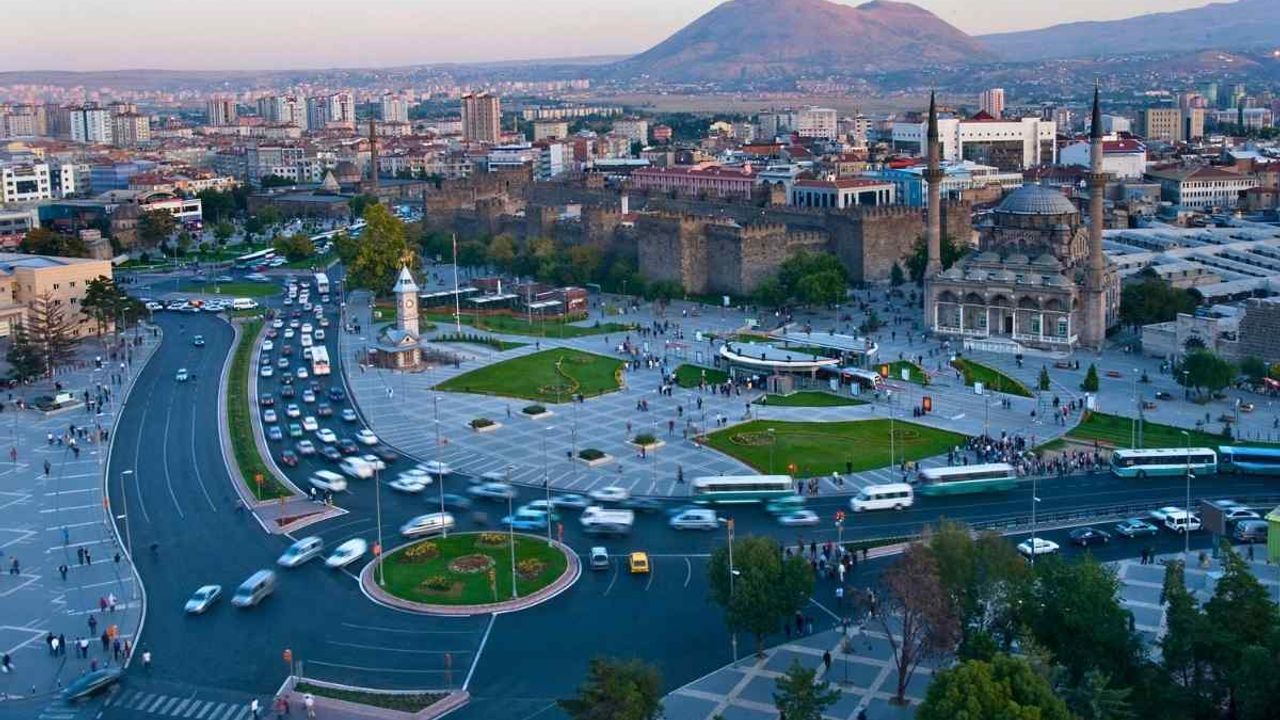 Adını dünyaya duyurdu! Kayserili mimar dünyaca ünlü o listeye girdi!