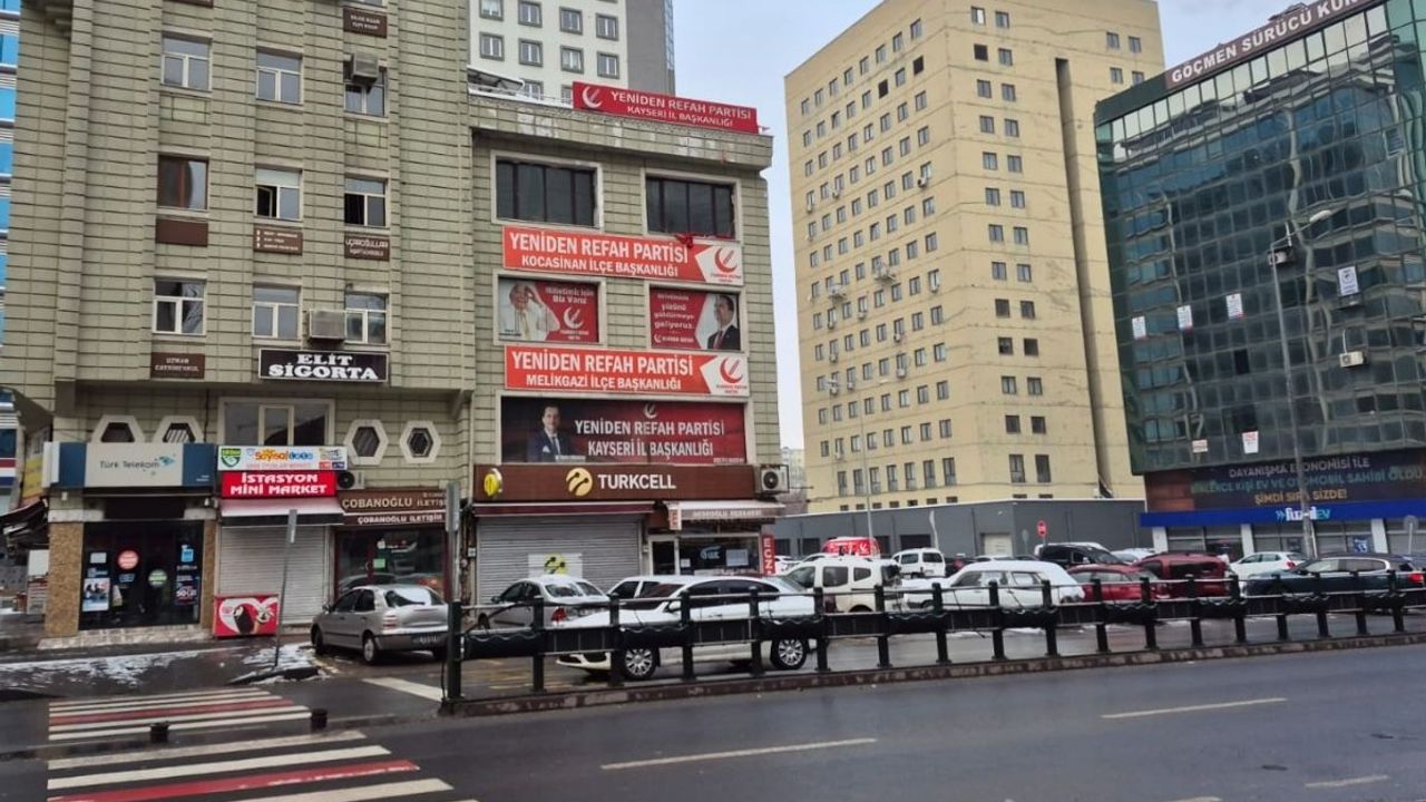 Yeniden Refah Kayseri sordu! Büyükşehir Belediyesi’nde çift maaş alanlar kim?