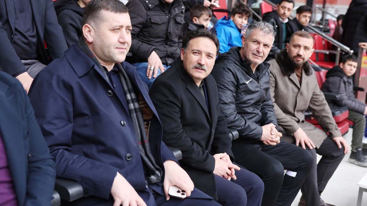Vali Gökmen Çiçek tribünden takip etti! Erciyes 38 FK’nın bu kez yüzü güldü