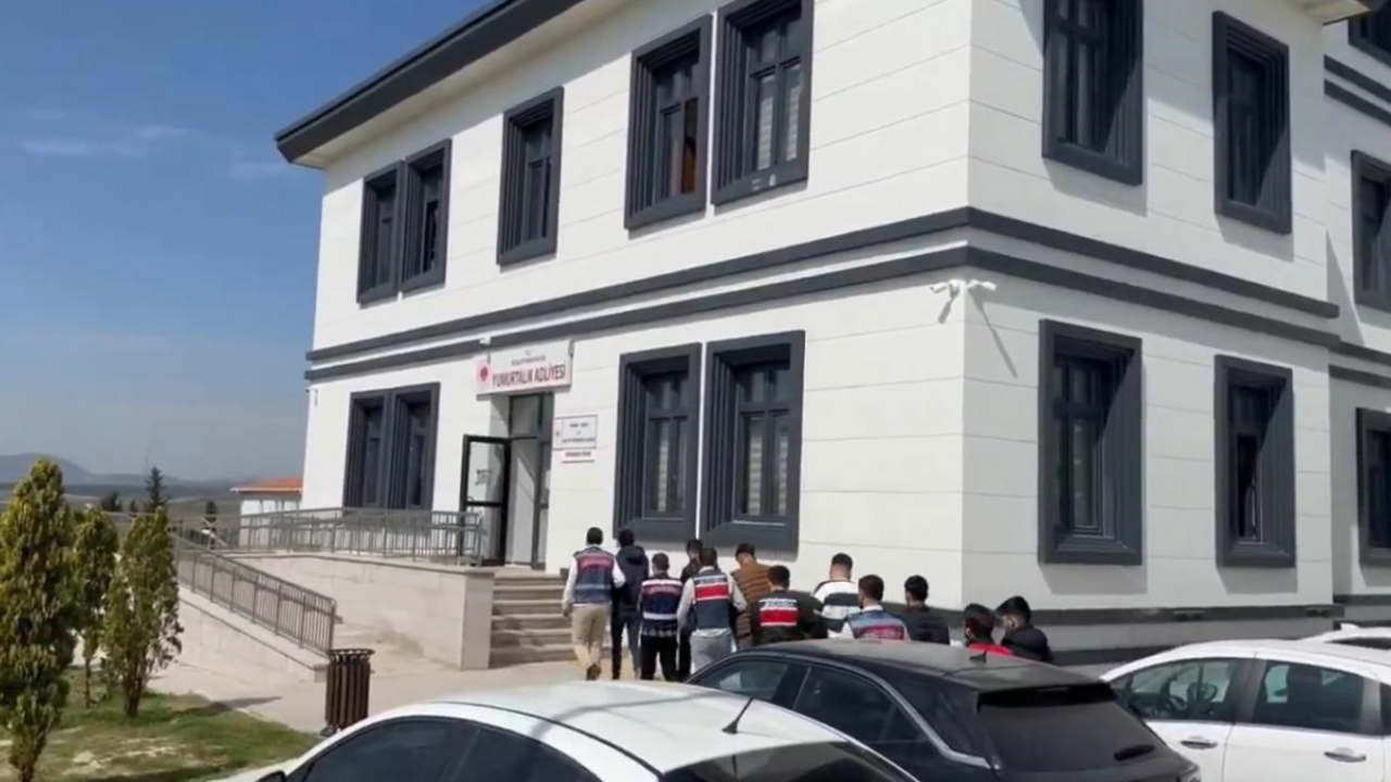 Evde sabun paketleme ilanıyla yüzlerce kişiyi dolandırdılar